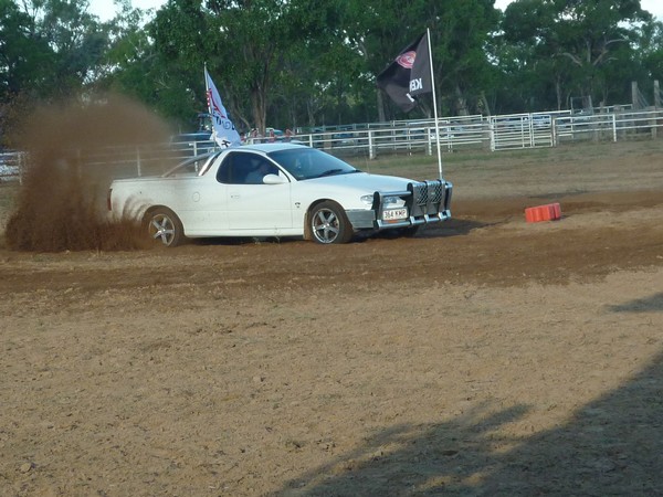 Ute Barrel Race 2014 | Inglewood Show Society Inc.