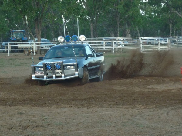 Ute Barrel Race 2014 | Inglewood Show Society Inc.